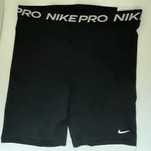 NWT Nike Pro 365 Women's High-Waisted 7" Shorts Size Large 12-14 Black Sport Gym - Picture 2 of 7